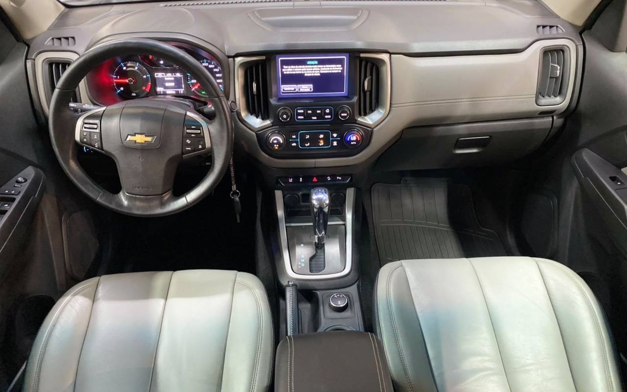 imagem-https://www.socarrao.com.br/sc-vehicle-images-prod/4380308/1792238480144-Q0hFVlJPTEVUIFMxMCBMVFogREQ0QSAtIDIwMTcgLSBQUkFUQSAtIFBQUDhENzMgKDE0KS5qcGc.jpg