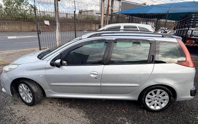 imagem-https://www.socarrao.com.br/sc-vehicle-images-prod/4380325/1792239563578-NWI1M2E4YWQtZTFmNS00NjAwLWIxMTMtMDBlZjUwZmFmOTg0LmpwZWc.jpeg