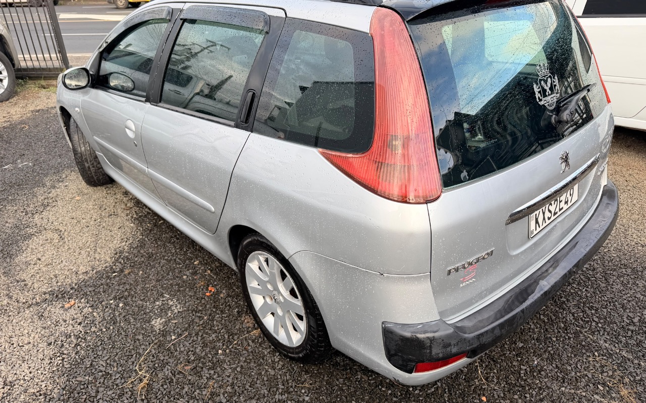 imagem-https://www.socarrao.com.br/sc-vehicle-images-prod/4380325/1792239563697-MDM5NGRhNTctYWVmMC00NTkwLWJhZGEtZTkzYzc4NWEzNWFmLmpwZWc.jpeg