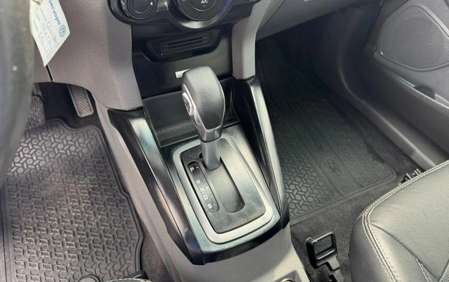 imagem-https://www.socarrao.com.br/sc-vehicle-images-prod/4380386/1792697513601-8574742_15_B_2eb0b4a84d.jpeg