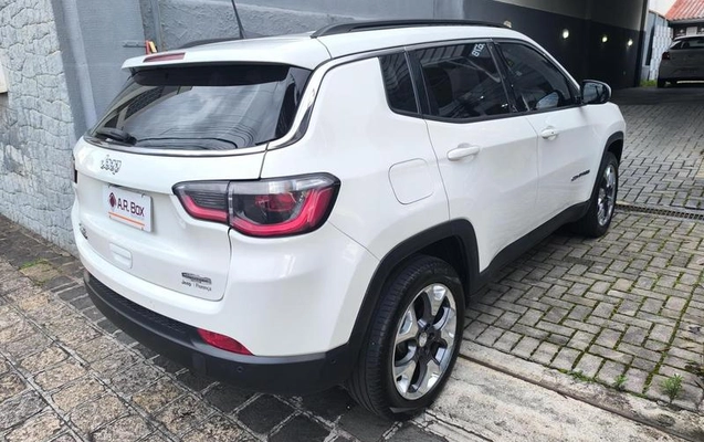 imagem-https://www.socarrao.com.br/sc-vehicle-images-prod/4380427/1792435702568-8580646_7_B_45b41d067c.jpeg