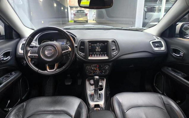 imagem-https://www.socarrao.com.br/sc-vehicle-images-prod/4380427/1792435702574-8580646_10_B_6cf7362fc7.jpeg