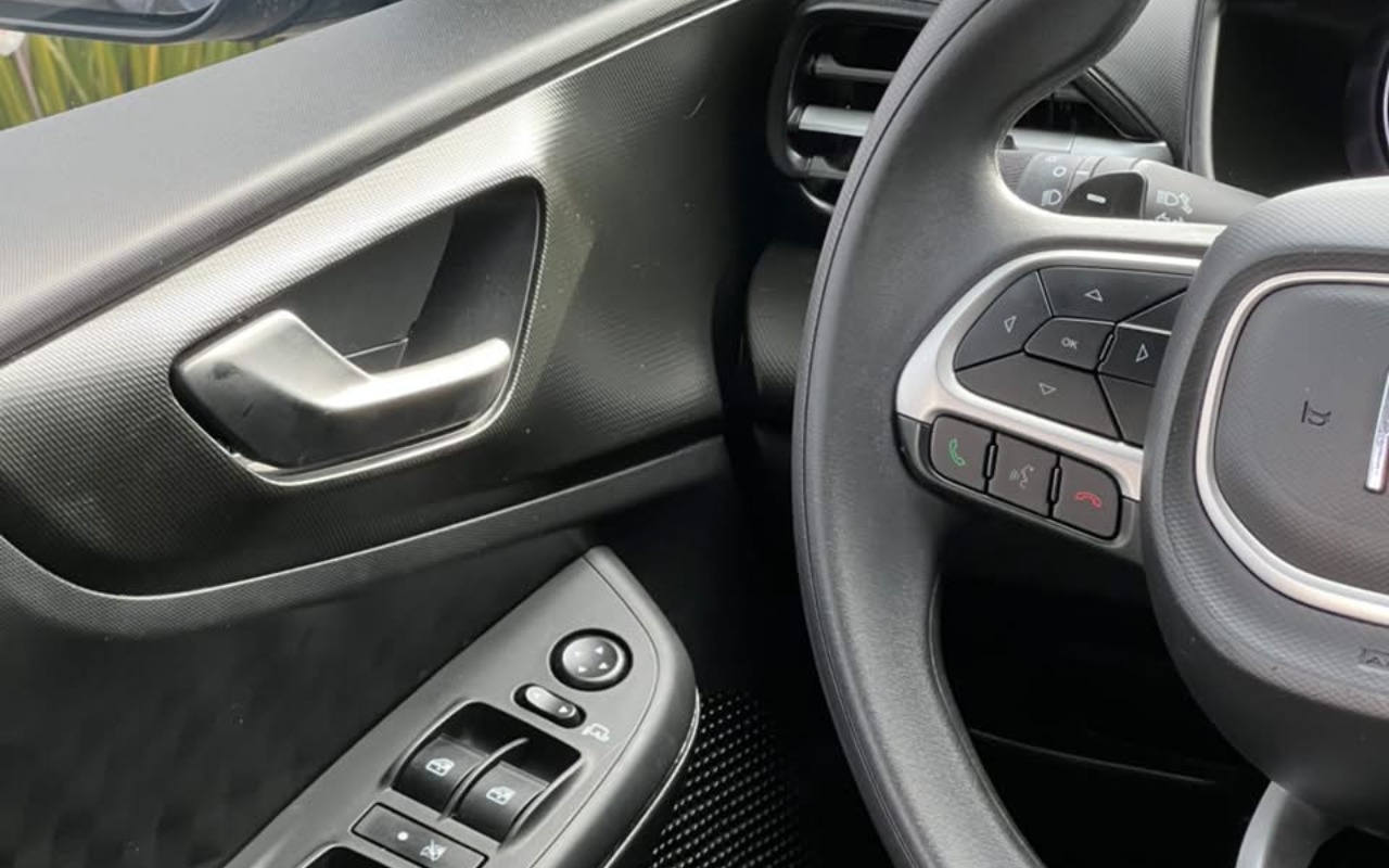 imagem-https://www.socarrao.com.br/sc-vehicle-images-prod/4380444/1792244588234-V2hhdHNBcHAgSW1hZ2UgMjAyNi0xMC0xNiBhdCAxNi40MS4wNiAoMSkuanBlZw.jpeg
