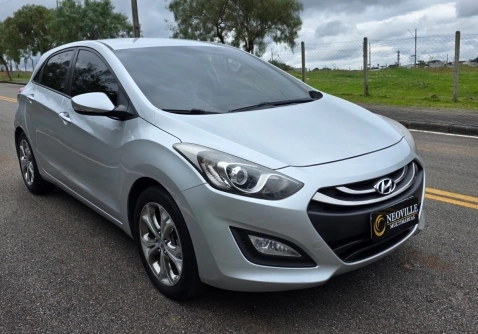 Hyundai i30 1.8 16V Aut. 5p 2015 Prata — foto 1 de 3