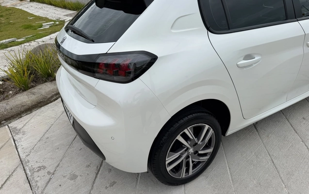 imagem-https://www.socarrao.com.br/sc-vehicle-images-prod/4381216/1792254190024-9_050959.jpg