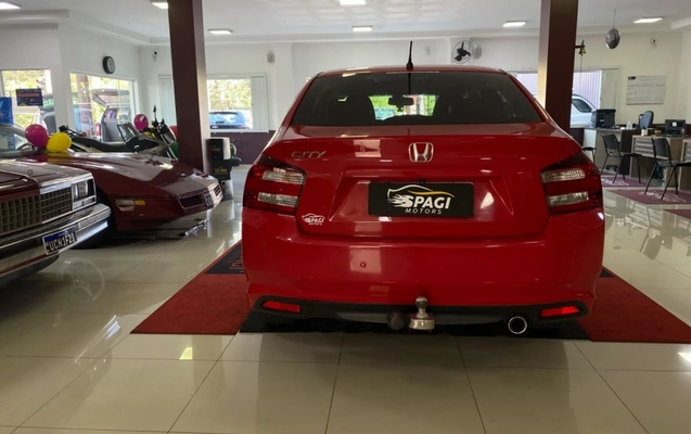 imagem-https://www.socarrao.com.br/sc-vehicle-images-prod/4381257/1792429121498-vehicle_image_1792429057_bf204929a4674540a6d30e74af684d1e.jpeg