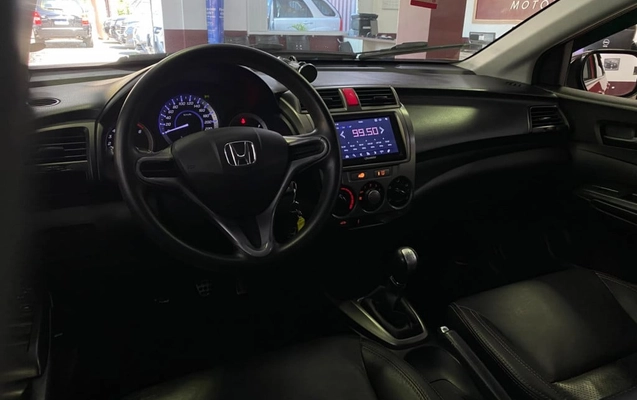 imagem-https://www.socarrao.com.br/sc-vehicle-images-prod/4381257/1792429121503-vehicle_image_1792429041_adffe6e1885d8f3f4e4d4ba3eabb5200.jpeg