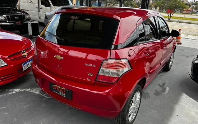 imagem-https://www.socarrao.com.br/sc-vehicle-images-prod/4381277/1792258108019-bqWsXmWkUnV0oFr3cBY4zAVn5FhapW22.jpg