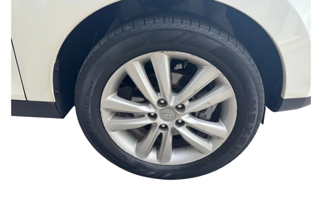 imagem-https://www.socarrao.com.br/sc-vehicle-images-prod/4381321/1792261574671-cAkMpN45fw5NmwzMv0DpWZJ5hhNHf5Sd.jpg