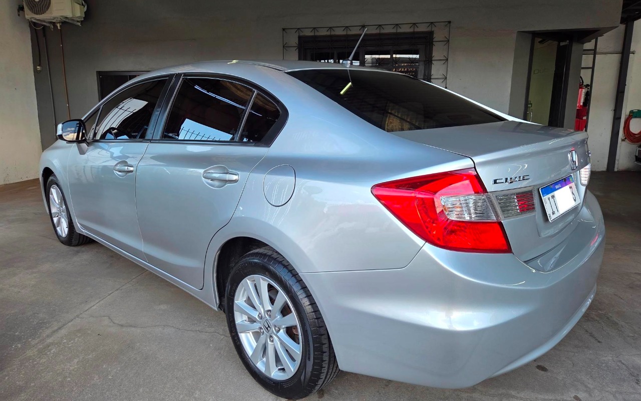 imagem-https://www.socarrao.com.br/sc-vehicle-images-prod/43842/1779119076903-Q2l2aWMgTFhTIDIwMTMgKDIpLmpwZw.jpg