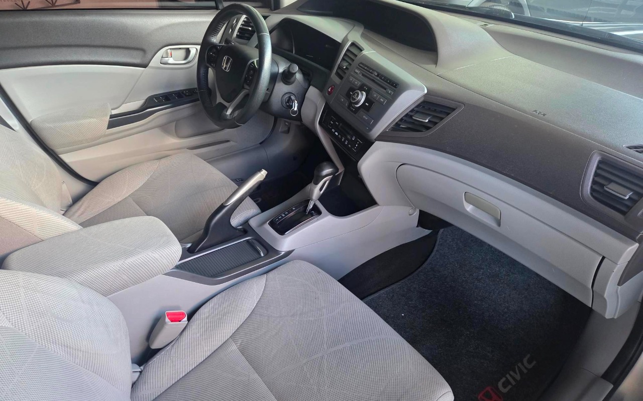 imagem-https://www.socarrao.com.br/sc-vehicle-images-prod/43842/1779119077585-Q2l2aWMgTFhTIDIwMTMgKDcpLmpwZw.jpg