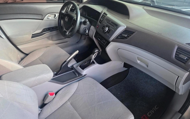 imagem-https://www.socarrao.com.br/sc-vehicle-images-prod/43842/1779119077585-Q2l2aWMgTFhTIDIwMTMgKDcpLmpwZw.jpg