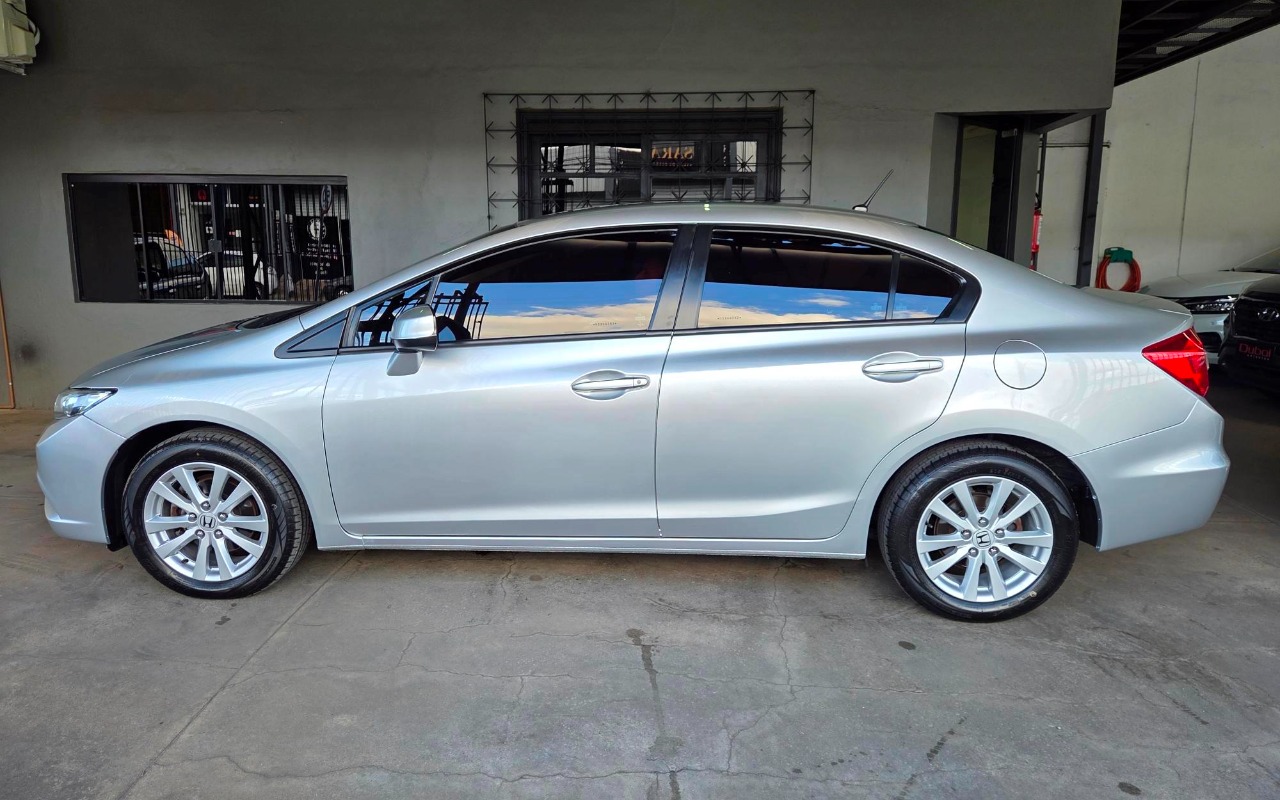 imagem-https://www.socarrao.com.br/sc-vehicle-images-prod/43842/1779119077743-Q2l2aWMgTFhTIDIwMTMgKDkpLmpwZw.jpg
