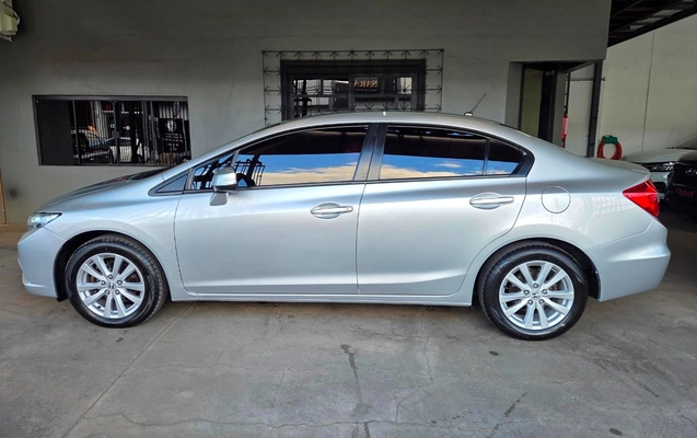 imagem-https://www.socarrao.com.br/sc-vehicle-images-prod/43842/1779119077743-Q2l2aWMgTFhTIDIwMTMgKDkpLmpwZw.jpg