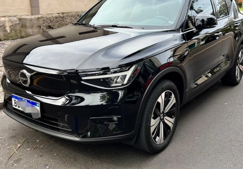 Volvo XC40 2023 Preto — foto 1 de 3