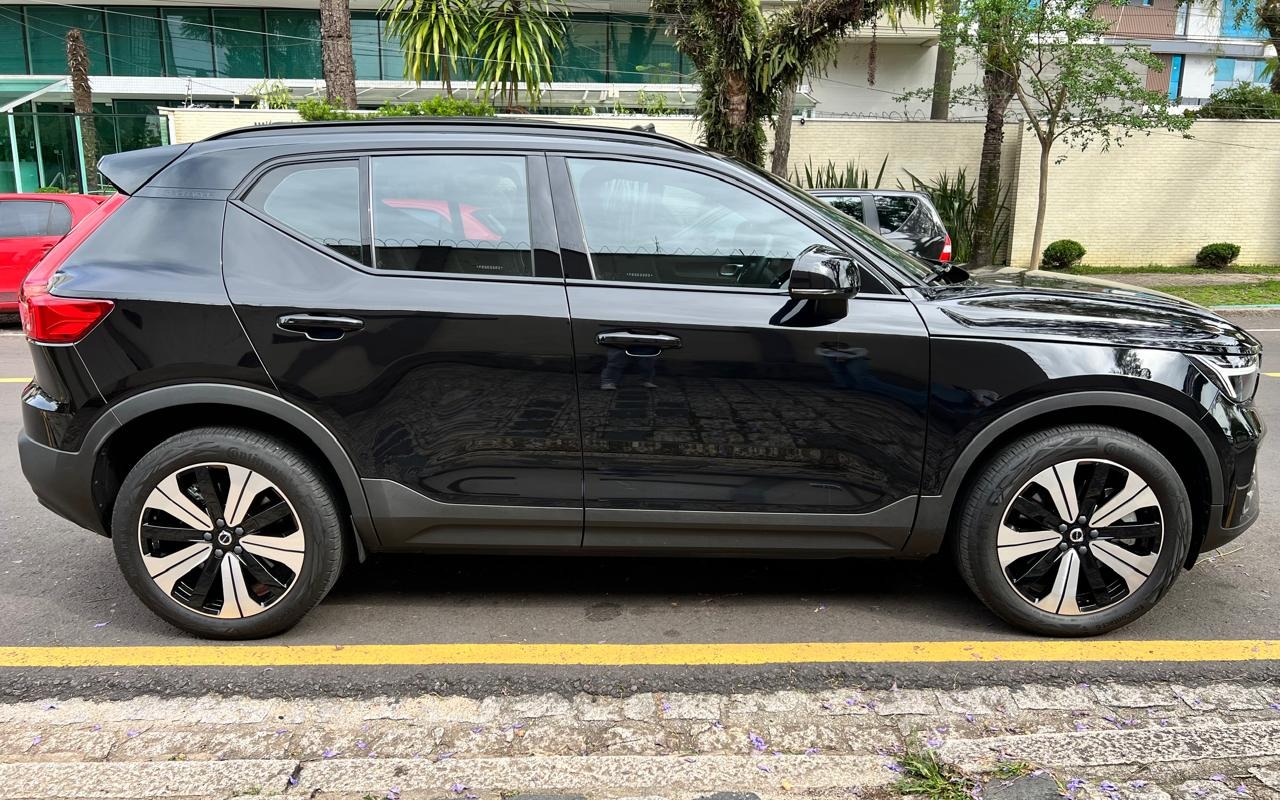 imagem-https://www.socarrao.com.br/sc-vehicle-images-prod/4385438/1792361095685-SU1HLTIwMjYxMDE3LVdBMDI3MS5qcGc.jpg
