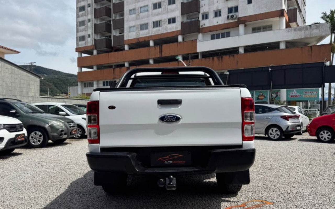 imagem-https://www.socarrao.com.br/sc-vehicle-images-prod/4385475/1792365510749-NS5qcGVn.jpeg