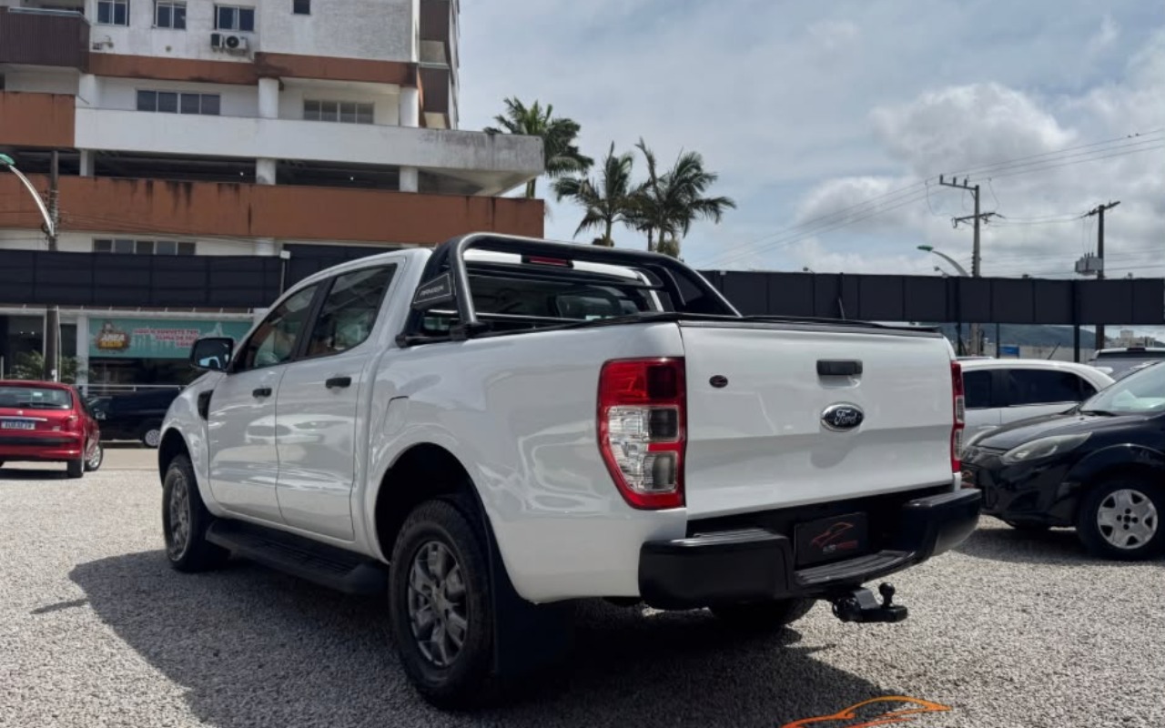 imagem-https://www.socarrao.com.br/sc-vehicle-images-prod/4385475/1792365510807-Ni5qcGVn.jpeg