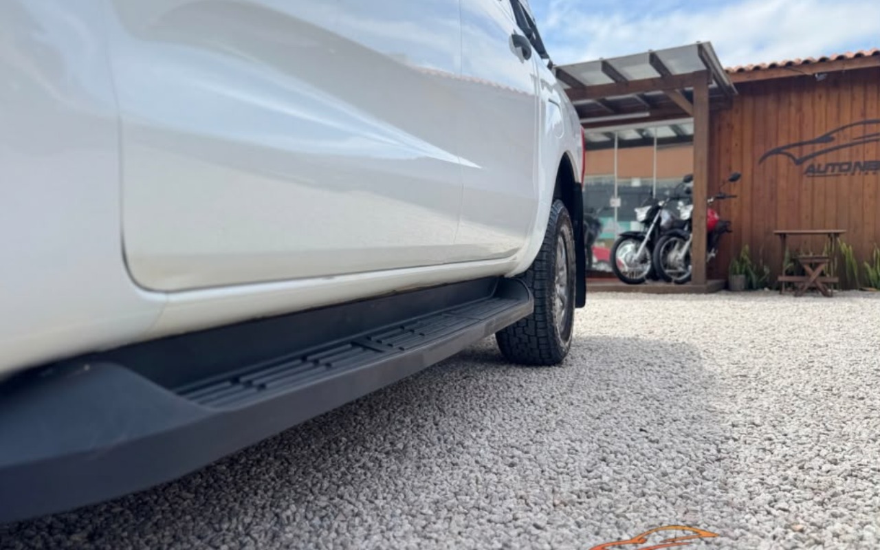 imagem-https://www.socarrao.com.br/sc-vehicle-images-prod/4385475/1792365511409-MTUuanBlZw.jpeg