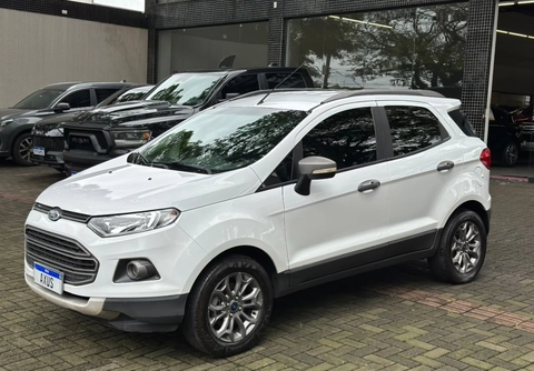 Ford EcoSport 2014 Branco — foto 1 de 3