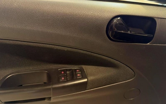 imagem-https://www.socarrao.com.br/sc-vehicle-images-prod/4388576/1792409447335-8564110_11_B_925a0e3e66.jpeg
