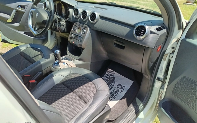 imagem-https://www.socarrao.com.br/sc-vehicle-images-prod/4388579/1792410810195-YmFuY29fY2Fyb25hX2VfcGFpbmVsLmpwZw.jpg