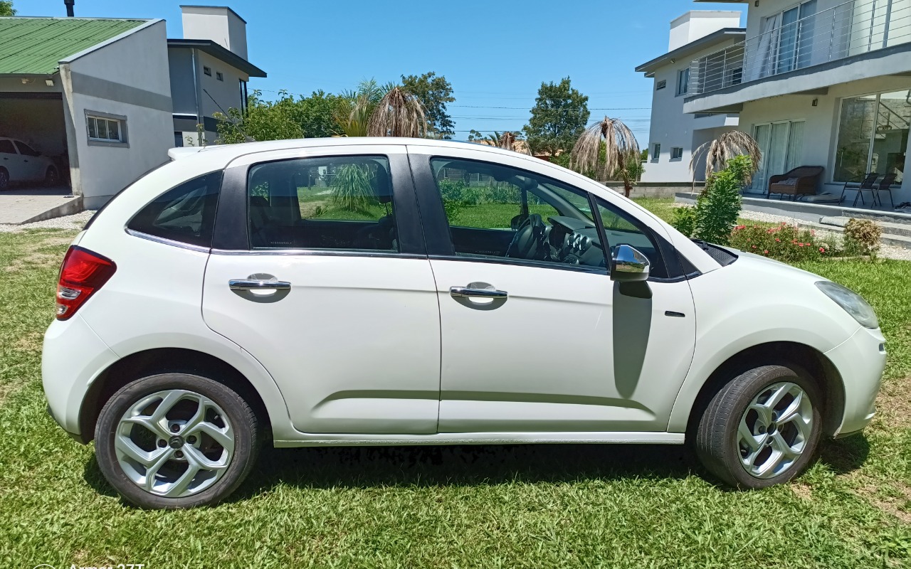 imagem-https://www.socarrao.com.br/sc-vehicle-images-prod/4388579/1792410811468-bGF0ZXJhbF9jYXJvbmFfQzMuanBn.jpg
