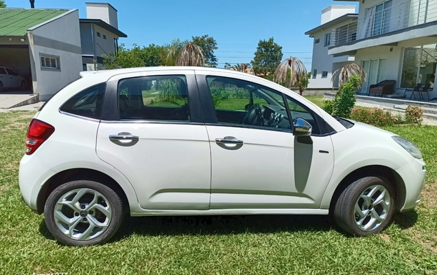 imagem-https://www.socarrao.com.br/sc-vehicle-images-prod/4388579/1792410811468-bGF0ZXJhbF9jYXJvbmFfQzMuanBn.jpg