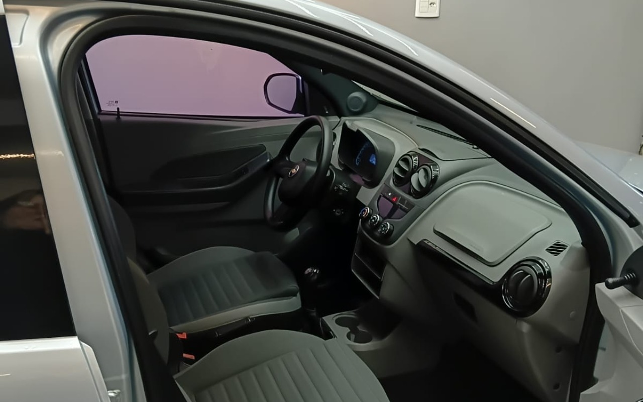 imagem-https://www.socarrao.com.br/sc-vehicle-images-prod/4388592/1792411421473-V2hhdHNBcHAgSW1hZ2UgMjAyNi0xMC0xNyBhdCAxNy4zMC4wMSAoMikuanBlZw.jpeg