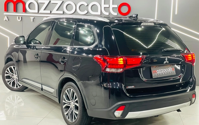 imagem-https://www.socarrao.com.br/sc-vehicle-images-prod/4388600/1792411828385-003_285e0851e9ba91a39425eec0c1fb6486.jpg
