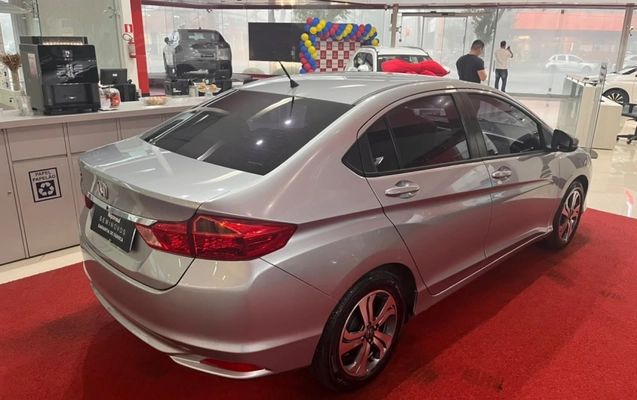 imagem-https://www.socarrao.com.br/sc-vehicle-images-prod/4390015/1792416138471-AjQqwLTwPeamfleGdj8RAaJCWvWr1OrN.jpg