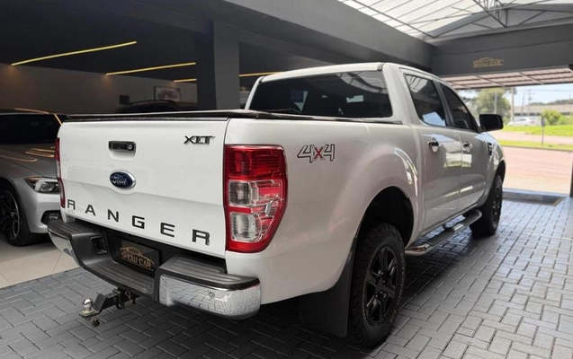 imagem-https://www.socarrao.com.br/sc-vehicle-images-prod/4390897/1792607015142-8579511_7_B_84dc0dd6d2.jpeg