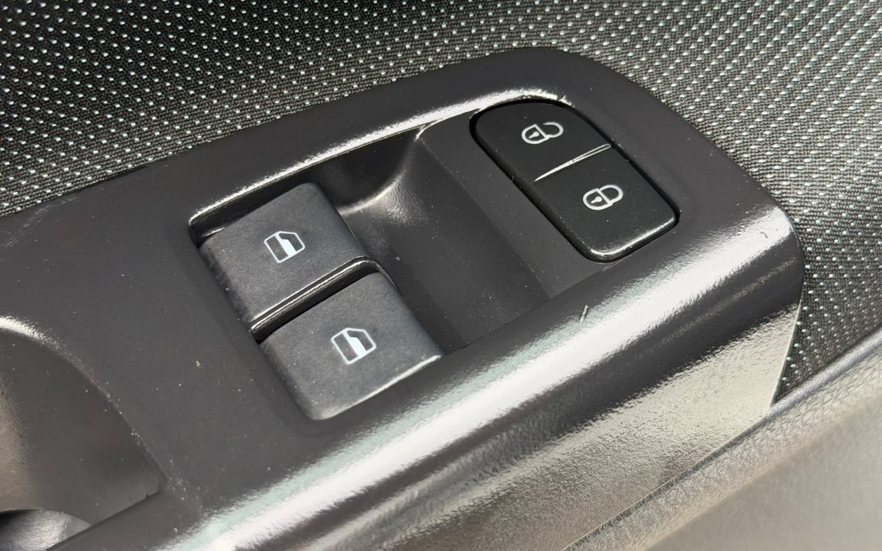 imagem-https://www.socarrao.com.br/sc-vehicle-images-prod/4391466/1792419874329-V2hhdHNBcHAgSW1hZ2UgMjAyNi0xMC0xNyBhdCAxNS40My4yOCAoMikuanBlZw.jpeg