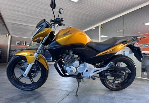 Honda CB 1000R/ABS 2010 Amarelo — foto 1 de 3