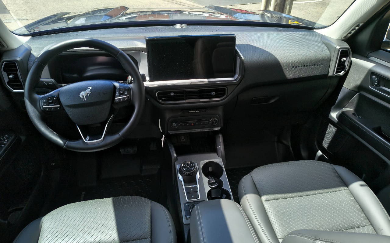 imagem-https://www.socarrao.com.br/sc-vehicle-images-prod/4391981/1792422489698-SU1HXzIwMjYxMDE3XzExMDEwMjM2NF9IRFIuanBn.jpg