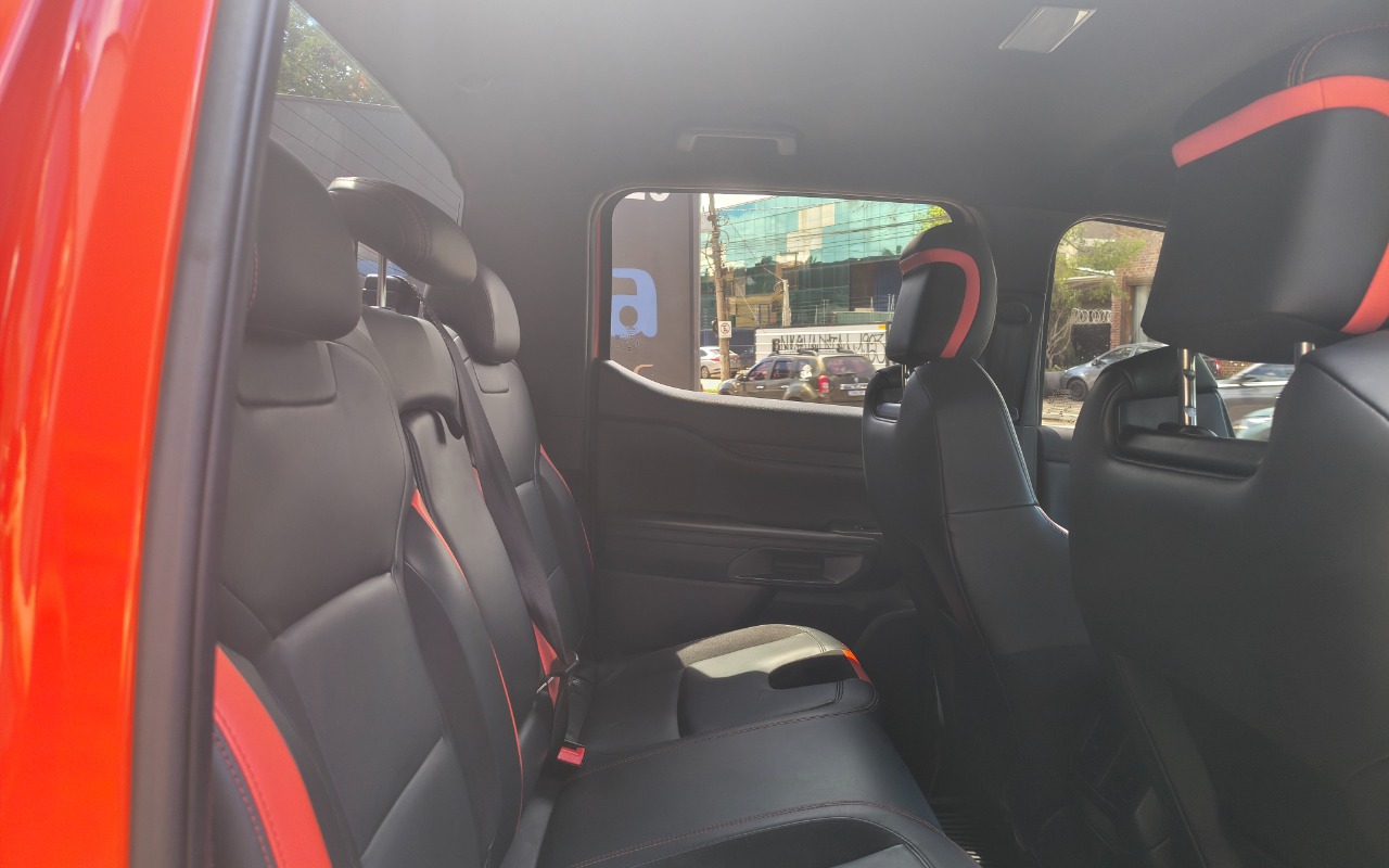 imagem-https://www.socarrao.com.br/sc-vehicle-images-prod/4392351/1792425905165-SU1HXzIwMjYxMDE2XzExNDkyMjY4NV9IRFIuanBn.jpg