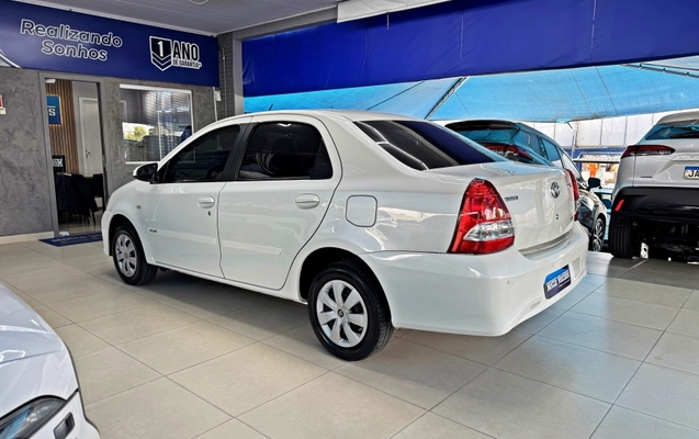 imagem-https://www.socarrao.com.br/sc-vehicle-images-prod/4392353/1792433410753-6p8W17d14bt7V7NlqUJ2wdgqNswrPF8x.jpg