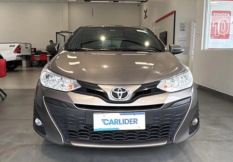 Toyota Yaris 2021 Cinza — foto 1 de 3