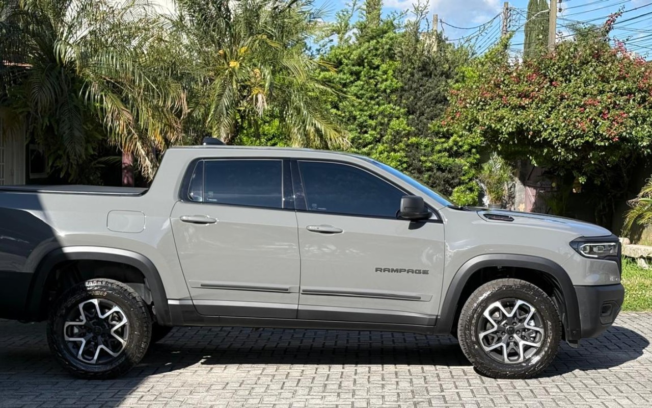 imagem-https://www.socarrao.com.br/sc-vehicle-images-prod/4393036/1792438626662-YWQ4YTc1ZGYtYTFjNC00ZGVjLTlmZTktZjRmYjYyNjcxY2Q2LmpwZw.jpg
