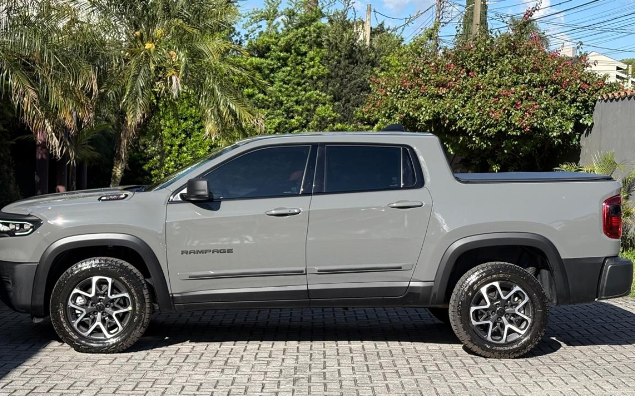 imagem-https://www.socarrao.com.br/sc-vehicle-images-prod/4393036/1792438626825-OWY0Yjg2ZjEtMjg0Ny00ODNkLWI0ODUtZGUyZDQyZDI3YWViLmpwZw.jpg