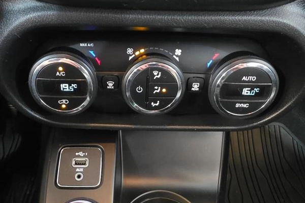 imagem-https://www.socarrao.com.br/sc-vehicle-images-prod/4393466/1792500867172-8584860_14_B_0a8fd02e36.jpeg