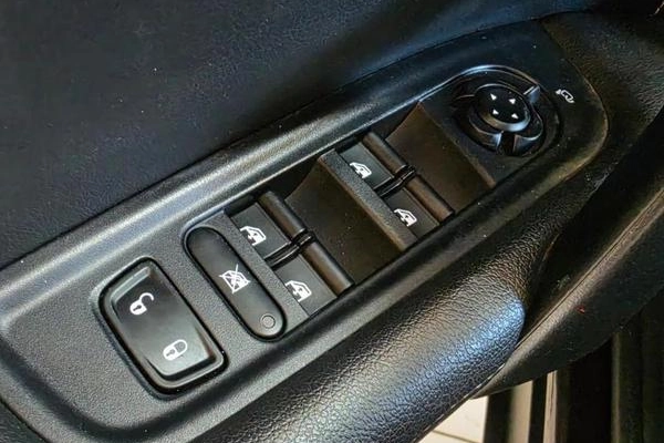 imagem-https://www.socarrao.com.br/sc-vehicle-images-prod/4393466/1792500867175-8584860_14_B_08ee10a0d0.jpeg