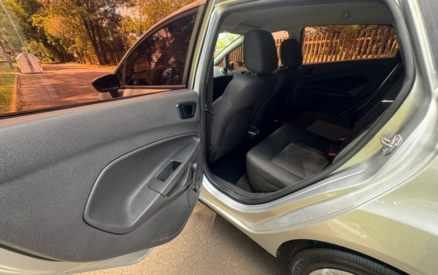 imagem-https://www.socarrao.com.br/sc-vehicle-images-prod/4393666/1792435768802-V2hhdHNBcHAgSW1hZ2UgMjAyNi0xMC0xOSBhdCAxNS4wNC4wMSAoMSkuanBlZw.jpeg