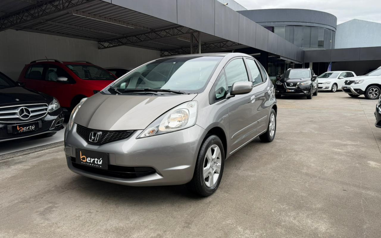 Honda Fit 2011 Cinza — foto 1 de 3
