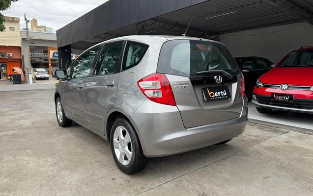 imagem-https://www.socarrao.com.br/sc-vehicle-images-prod/4393776/1792436455535-V2hhdHNBcHAgSW1hZ2UgMjAyNi0wOS0wNCBhdCAxNS4xMy4yNiAoMikuanBlZw.jpeg
