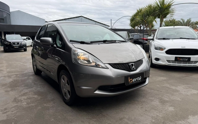 imagem-https://www.socarrao.com.br/sc-vehicle-images-prod/4393776/1792436455873-V2hhdHNBcHAgSW1hZ2UgMjAyNi0wOS0wNCBhdCAxNS4xMy4yNy5qcGVn.jpeg