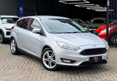 Ford Focus 2017 Prata — foto 1 de 3