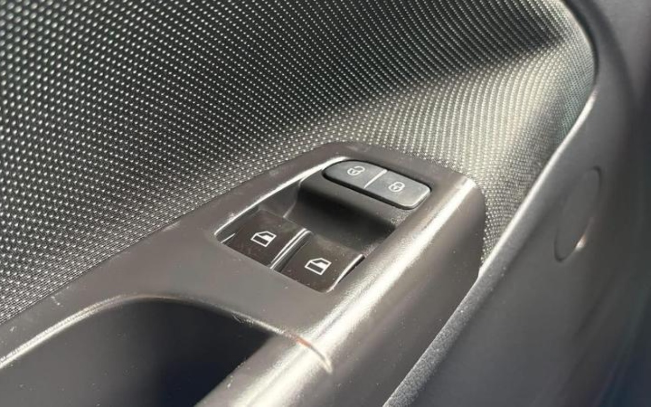 imagem-https://www.socarrao.com.br/sc-vehicle-images-prod/4394014/1792438102964-ODU4MTQyM184X0JfZGY4NTFiMzQxMC5qcGVn.jpeg