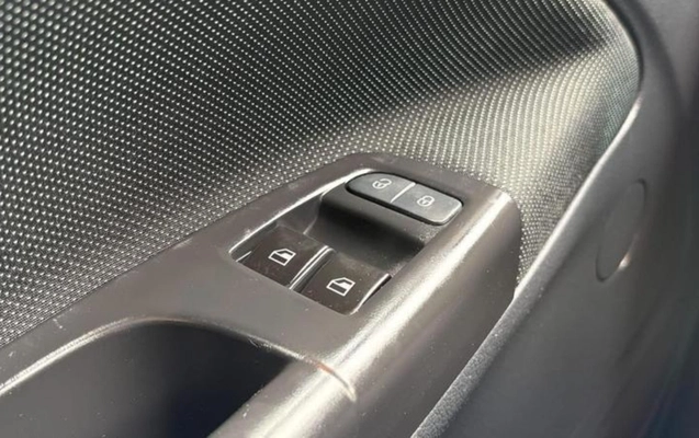 imagem-https://www.socarrao.com.br/sc-vehicle-images-prod/4394014/1792438102964-ODU4MTQyM184X0JfZGY4NTFiMzQxMC5qcGVn.jpeg