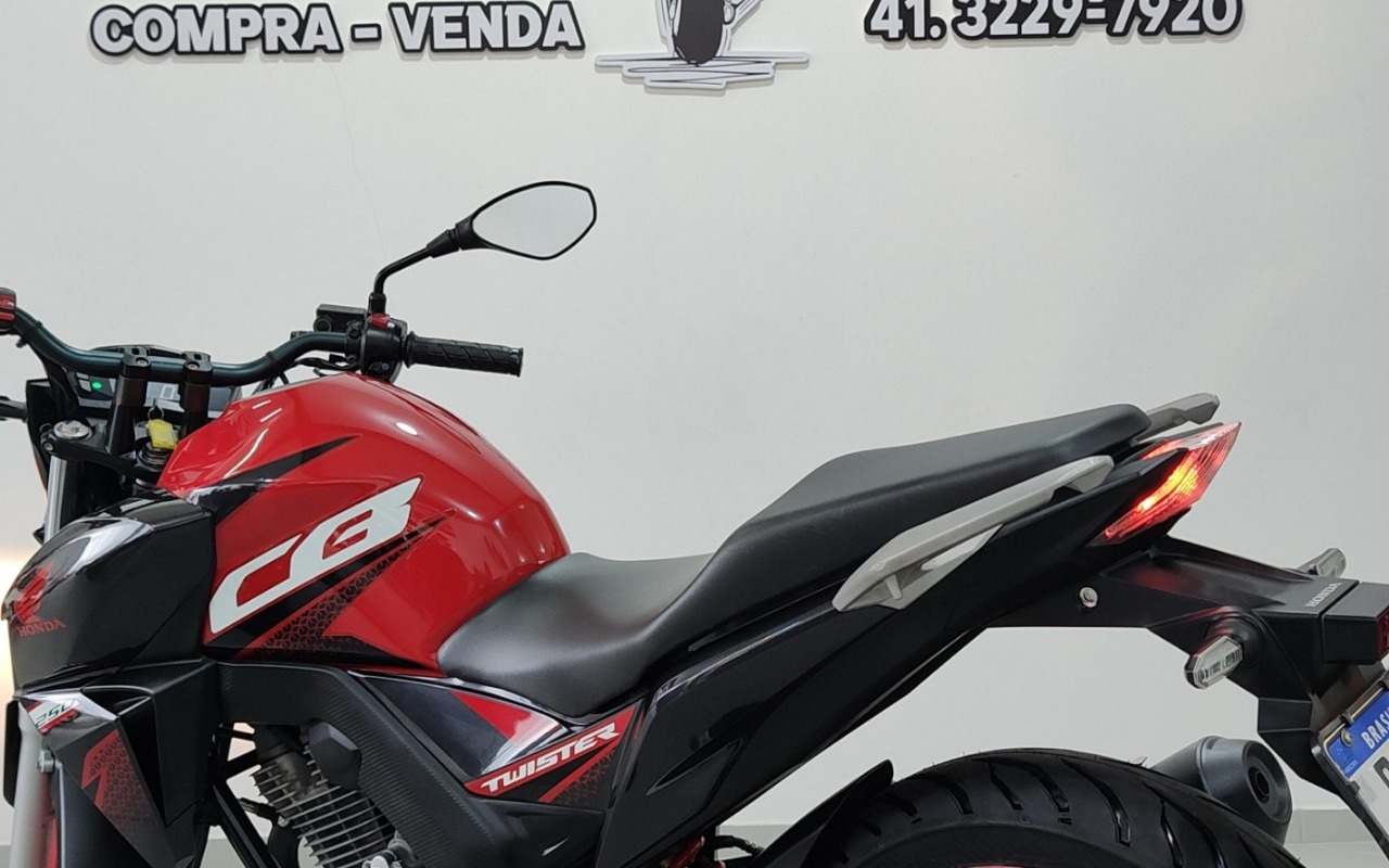 imagem-https://www.socarrao.com.br/sc-vehicle-images-prod/4394080/1792438736073-V2hhdHNBcHAgSW1hZ2UgMjAyNi0xMC0xNyBhdCAxNS4wNS41NCAoMTIpLmpwZWc.jpeg